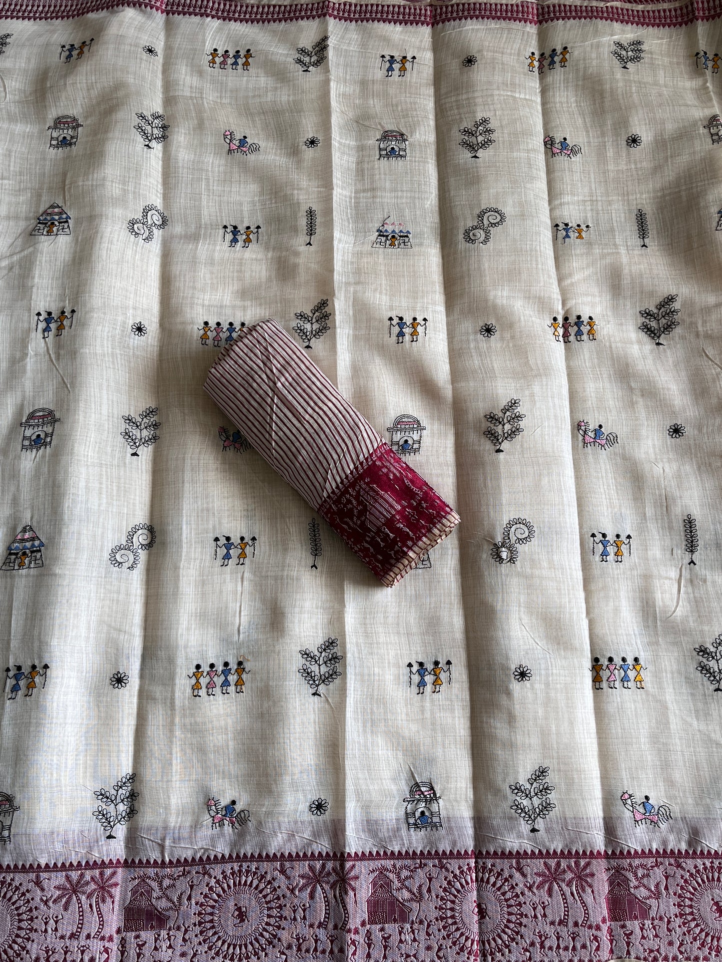 Linen Saree With Contrast Blouse