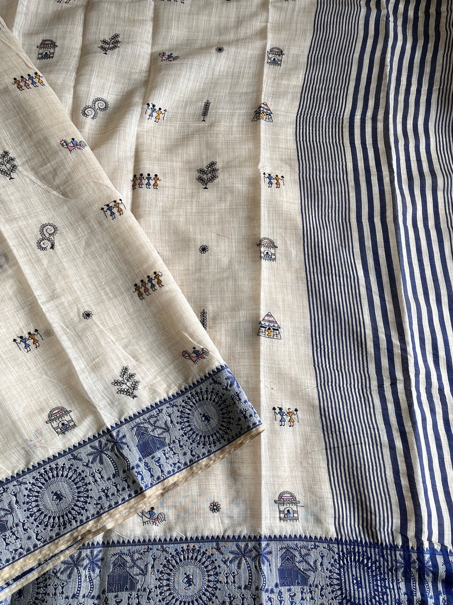 Linen Saree With Contrast Blouse