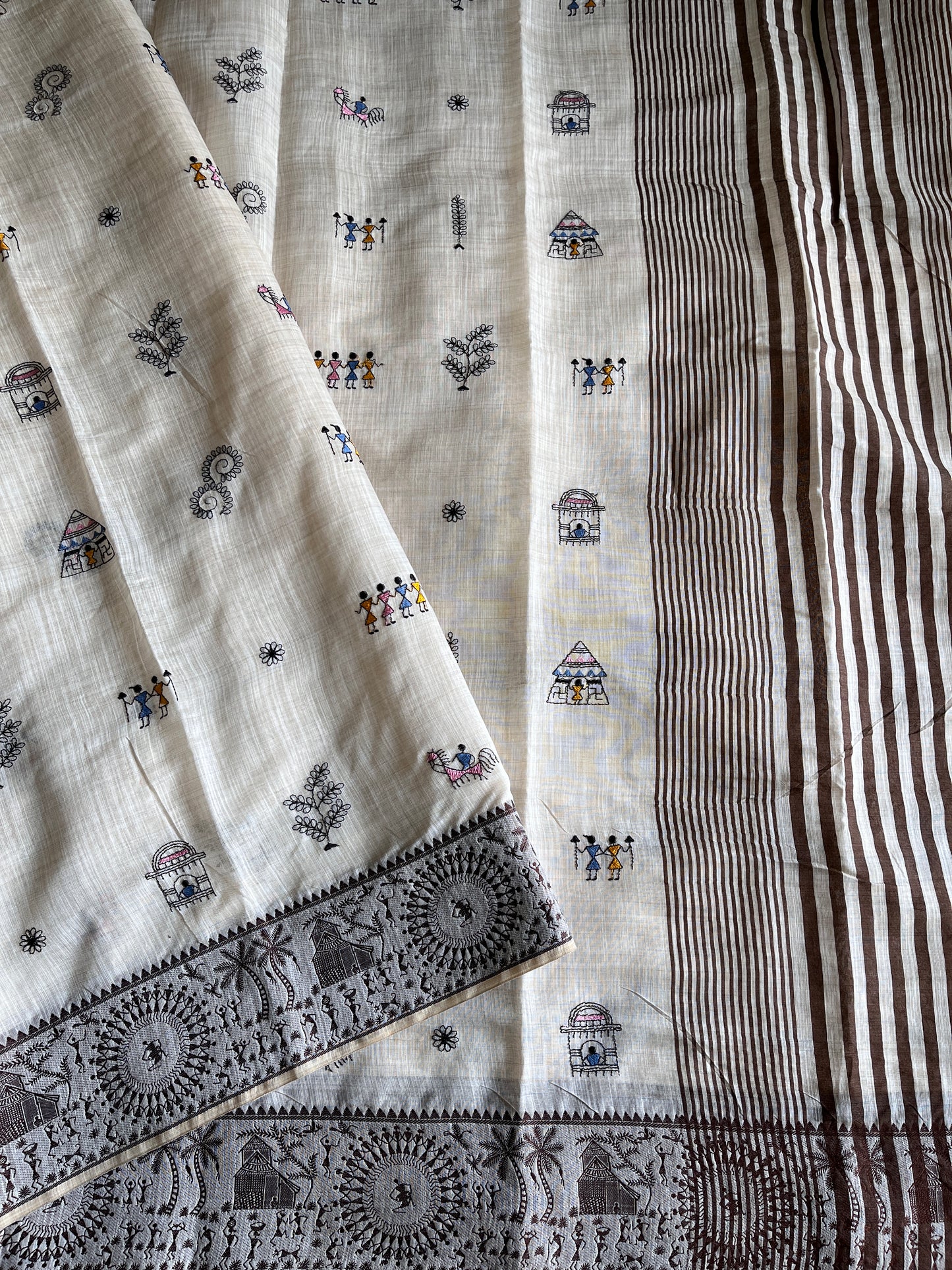 Linen Saree With Contrast Blouse