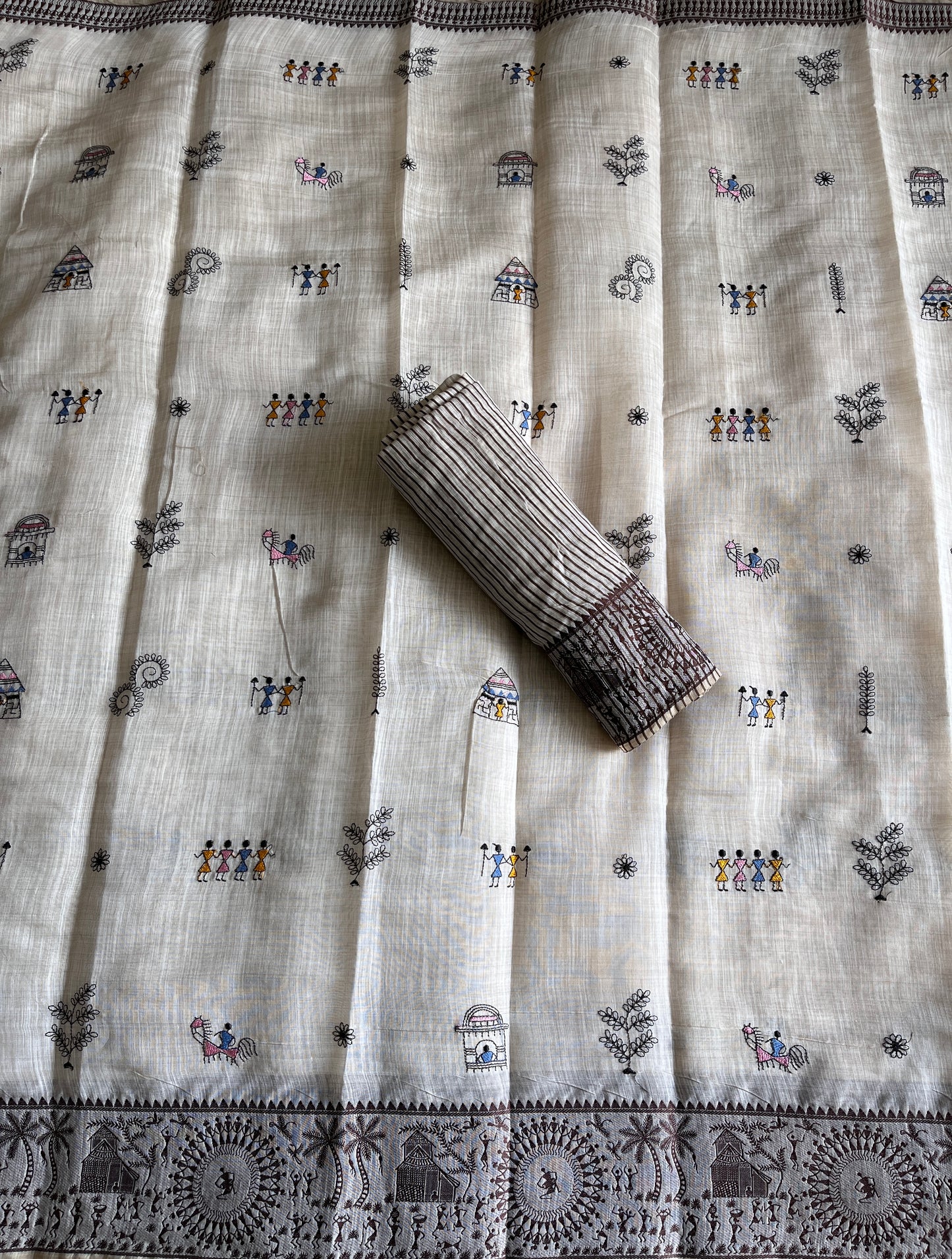 Linen Saree With Contrast Blouse