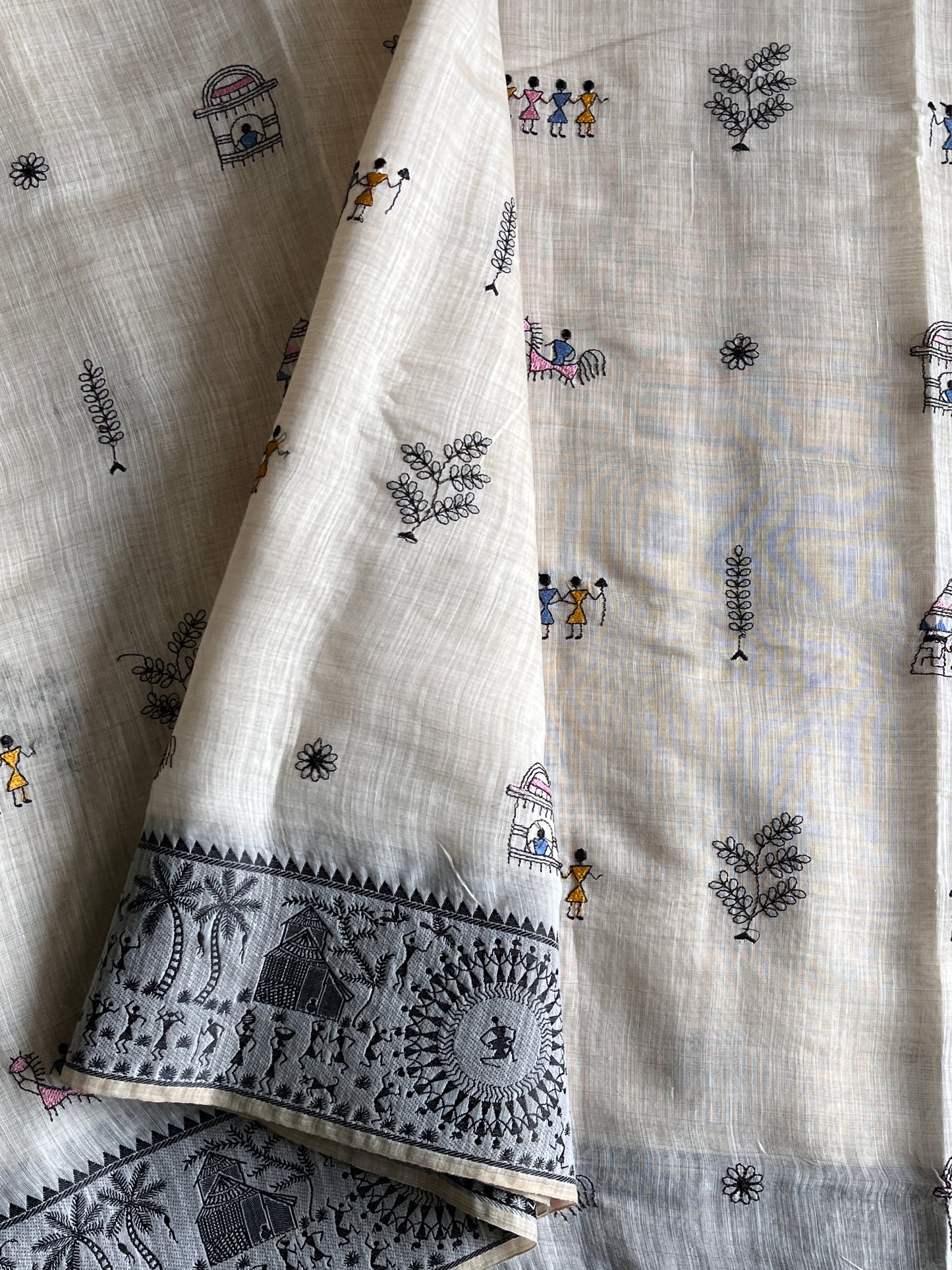 Linen Saree With Contrast Blouse