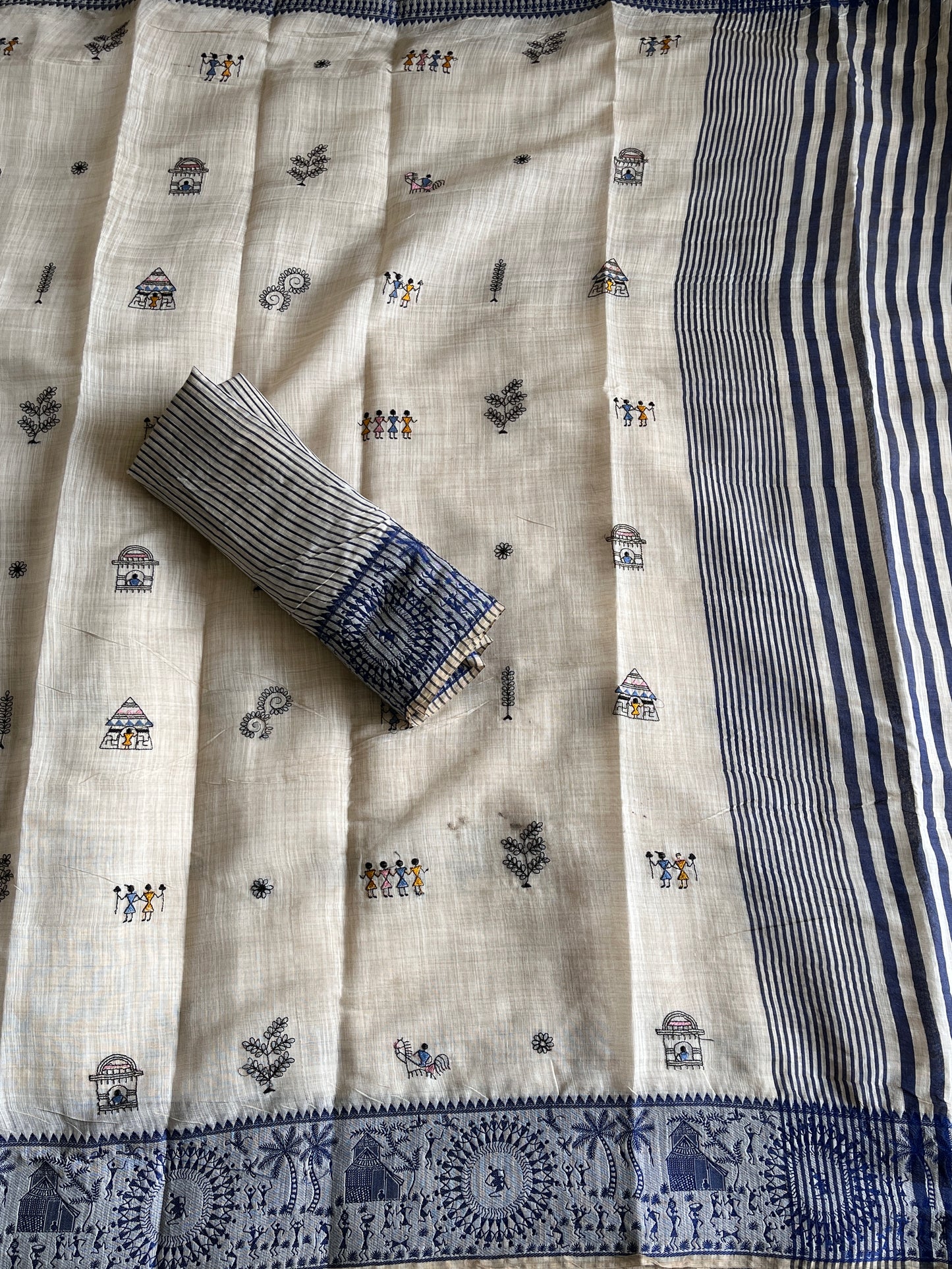 Linen Saree With Contrast Blouse