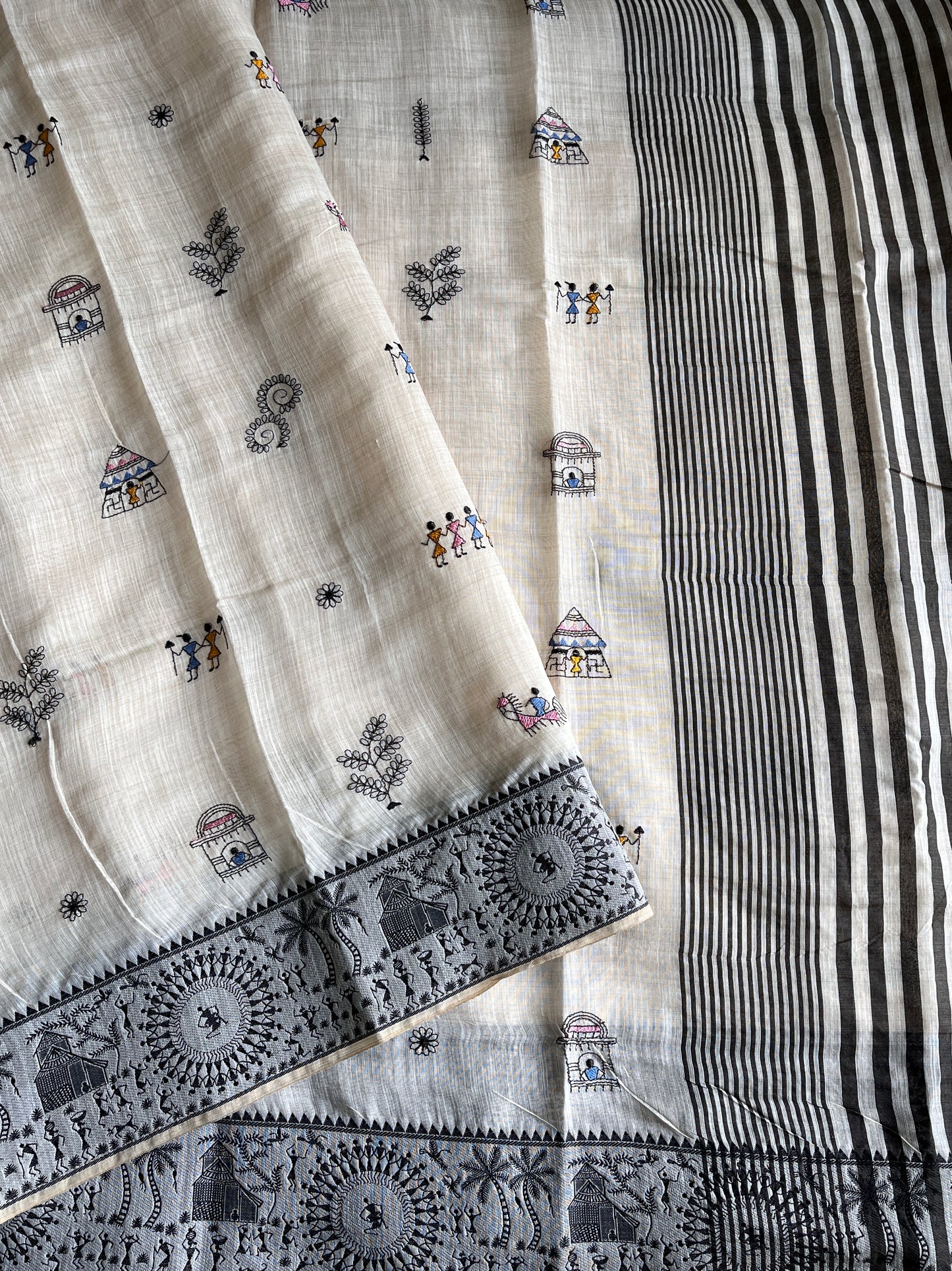 Linen Saree With Contrast Blouse
