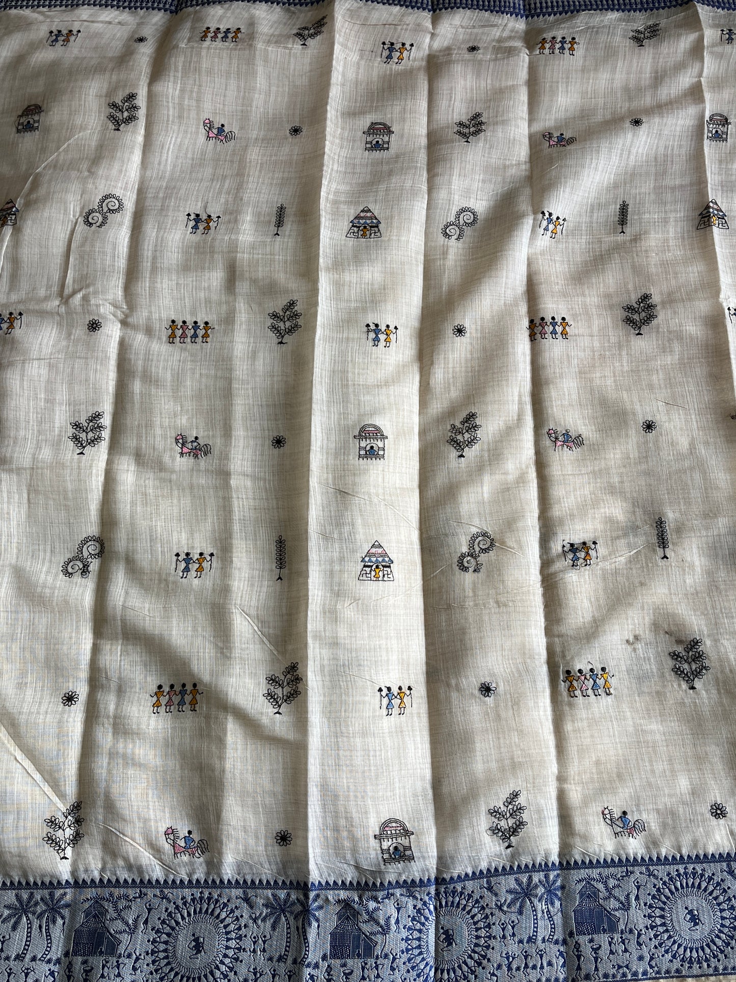 Linen Saree With Contrast Blouse