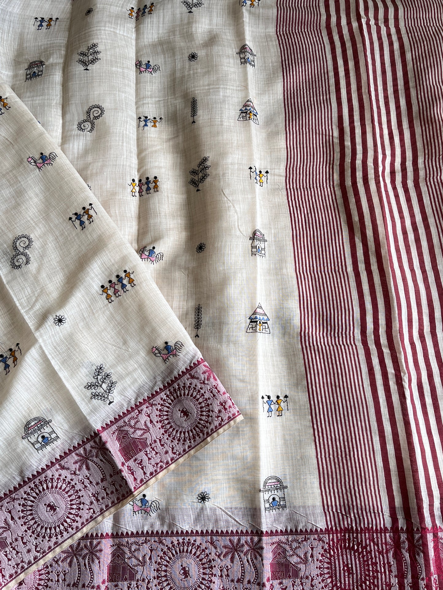 Linen Saree With Contrast Blouse