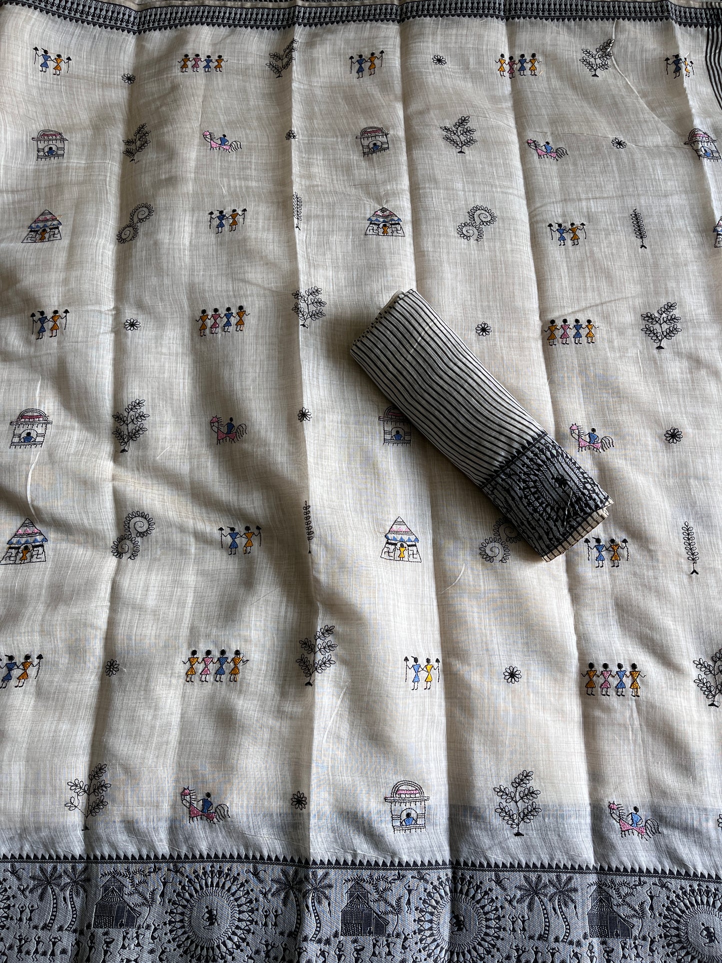 Linen Saree With Contrast Blouse